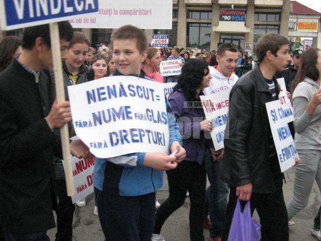 Participanţii la marş au dorit să tragă un semnal de alarmă cu privire la numărul mare de avorturi