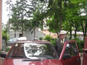 Mihai Popovici merge în fiecare dimineaţa la serviciu cu maşina