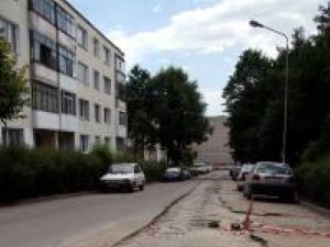 Delăsare: Tranşee săpate pe mijlocul unei străzi din centrul Sucevei