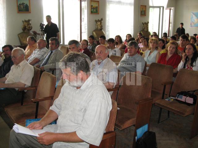 Participanţi la conferinţa din Sala Voievozilor