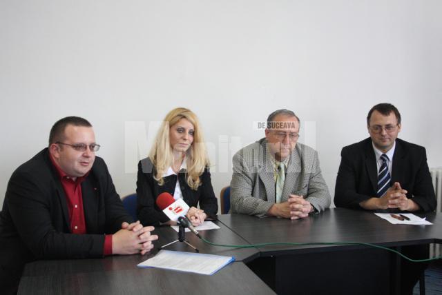 Cei trei noi şefi şi-au preluat oficial mandatele de la subprefectul judeţului Suceava Eugen Girigan”