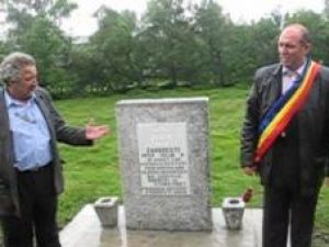 Eveniment: Primul monument în memoria evreilor asasinaţi în judeţul Suceava, dezvelit, vineri, la Zahareşti