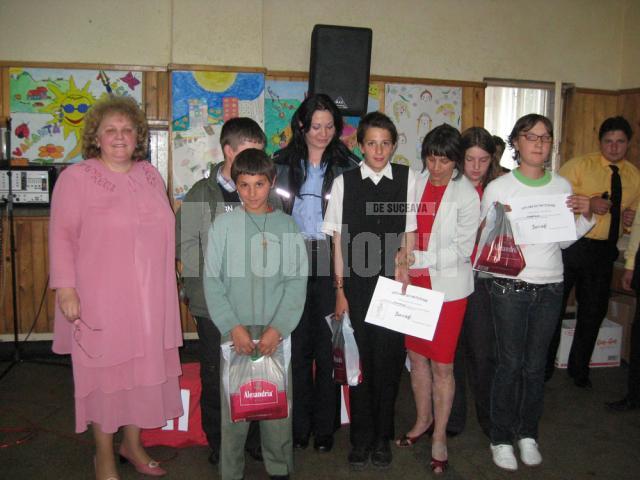 Lucia Piticari impreuna cu elevii sai din clasa a VI B