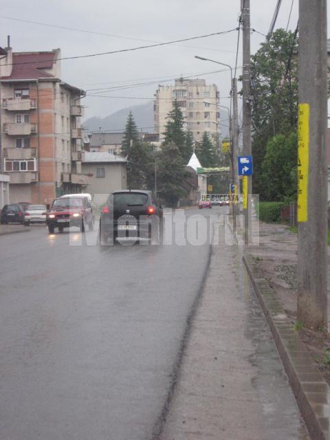 La Câmpulung Moldovenesc: Vieţile pietonilor, în pericol la fiecare pas din cauza semnalizărilor rutiere