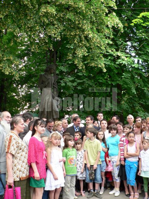 Pe 15 iunie: Eminescu, comemorat la Cernăuţi
