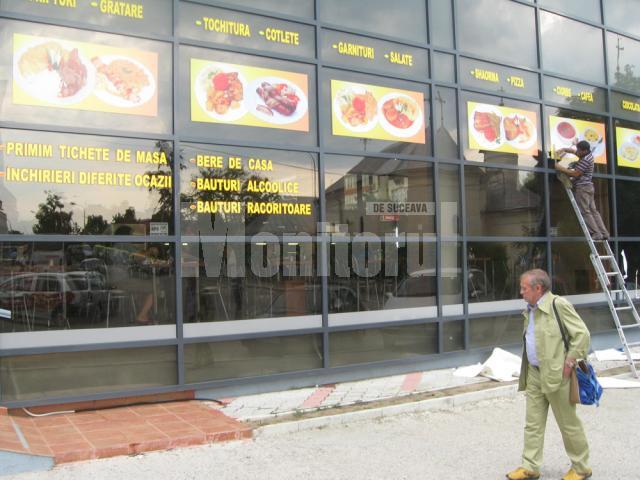 Un restaurant cu autoservire din centrul Suceavei acceptă tichetele de masă la plata consumaţiei
