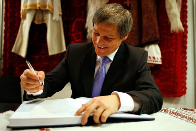 Dacian Cioloş are 60% şanse să devină comisar european. Foto: MEDIAFAX