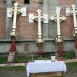Catedrală: Patru cruci aurite, sfinţite ieri de ÎPS Pimen