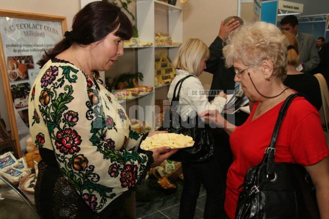 Târg: O sută de firme din Suceava şi Cernăuţi şi-au expus produsele la Centrul Economic
