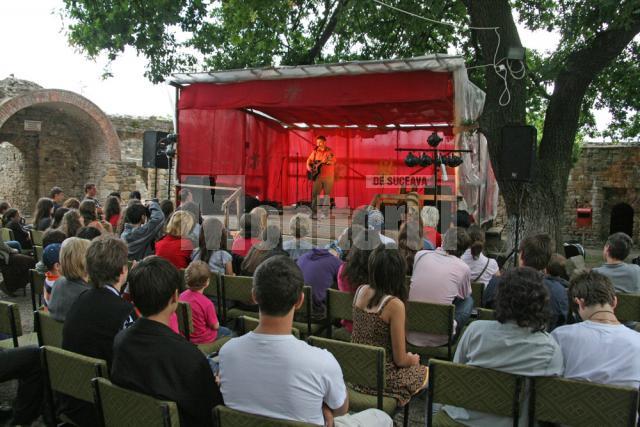 Concert folk în Cetatea Sucevei
