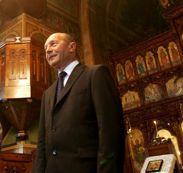 Preşedintele Traian Băsescu mulţumeşte BOR pentru că menţine românismul din jurul ţării. Foto: MEDIAFAX