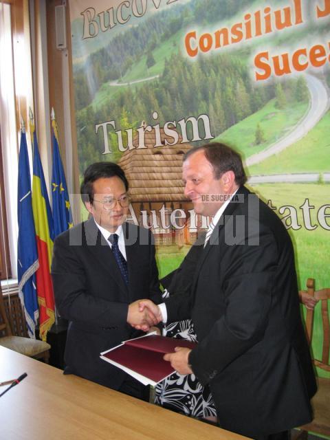 Viceguvernatorul provinciei Guizhou, Meng Qiliang, şi Gheorghe Flutur au semnat protocolul de colaborare între cele două regiuni