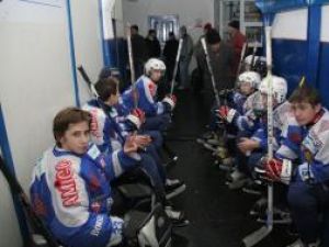 Echipa de hochei juniori a Clubului Sportiv Municipal Suceava riscă să rămână în afara Campionatului Naţional