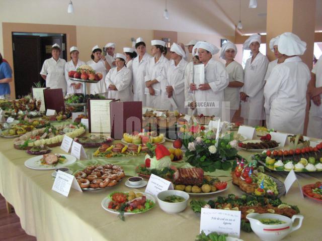 Expoziţia culinară realizată de absolvenţii cursului de bucătar