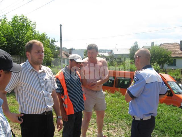 Mai mulţi proprietari de terenuri din comuna Şcheia, nemulţumiţi de modul în care se realizează lucrările de asfaltare a intersecţiilor cu drumurile secundare
