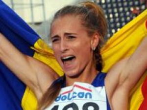 Mirela Lavric a câştigat, sâmbătă, medalia de aur în finala probei de 800 de metri, la Campionatul European de junioare. Foto: MEDIAFAX