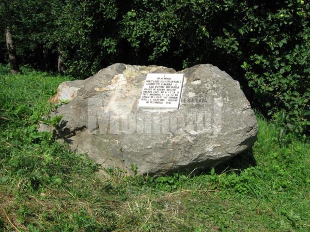 Piatra mormântului simbolic al eroismului bucovinean
