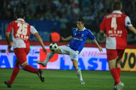 Meciul dintre Universitatea Craiova şi Dinamo a fost spectaculos dar au lipsit golurile