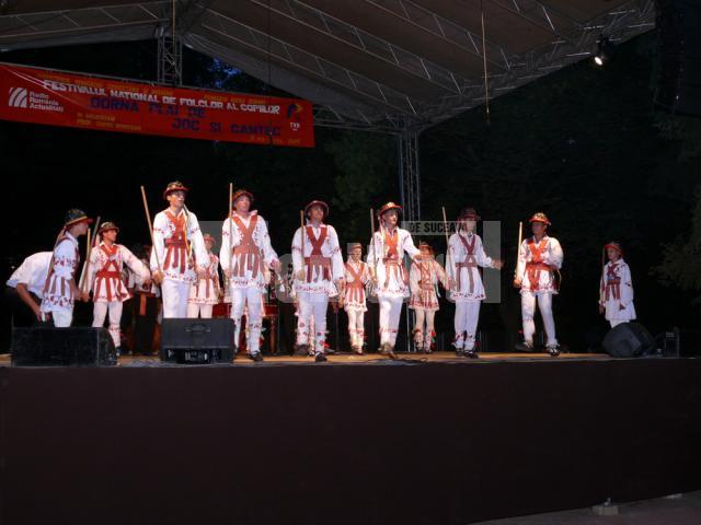 Manifestare: Festivalul Naţional de Folclor al Copiilor „Dorna, plai de joc şi cântec”
