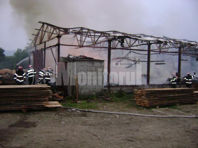 Incendiu: Gater din Râşca ars din temelii