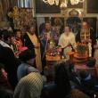Preotul Constantin Mihoc (cel încercuit), acum doi ani, la  Capela „Buna Vestire” unde, an de an, familia Mihoc se reuneşte, în preajma zilei de Sf. Dumitru