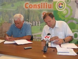 Infrastructură: CJ Suceava a semnat contractul pentru modernizarea drumului Pojorâta - Rarău