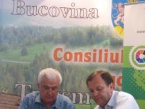 Preşedintele Consiliului Judeţean Suceava, Gheorghe Flutur, a semnat, ieri, contractul de execuţie a lucrărilor