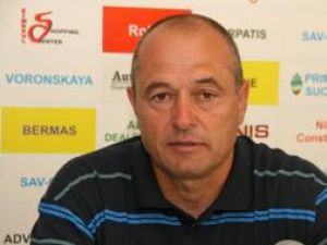 Antrenorul Ioan Radu suflă şi-n iaurt înaintea meciului cu Gloria Buzău