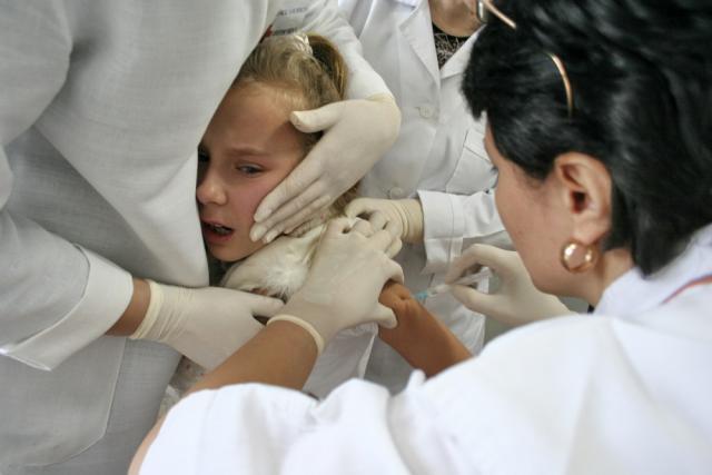 Rateul campaniei de vaccinare din 2008, cauzat de proasta informare a părinţilor Foto: MEDIAFAX
