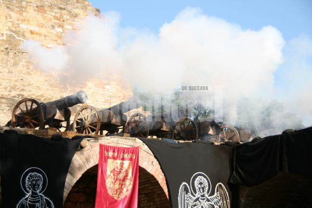 Salve de tun şi lupte cavalereşti în Cetatea Sucevei, la Festivalul Medieval