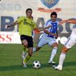 Maldărăşanu, de la FC Brasov, îşi dispută balonul cu doi adversari de la U Craiova Foto: THOMAS CAMPEAN / MEDIAFAX