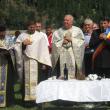 Primarul de Frasin, Marinel Bălan, alături de preotul din Frasin, Gheorghe Ianovici şi de preoţii din Doroteia şi Bucşoaia