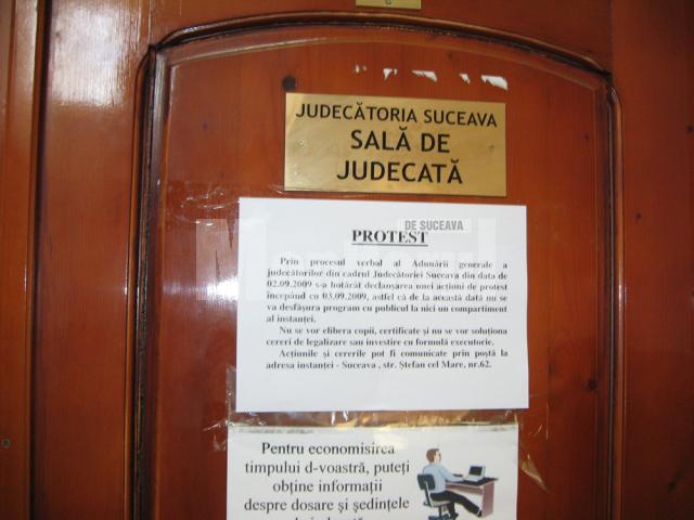 Judecătoria Suceava şi-a întrerupt activitatea