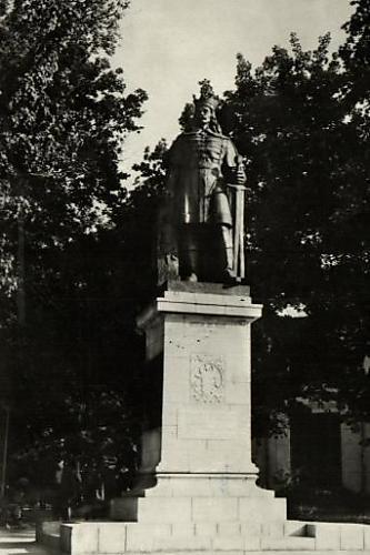 Statuia lui Ştefan cel Mare, pe când era la intrarea în parcul din centrul Sucevei
