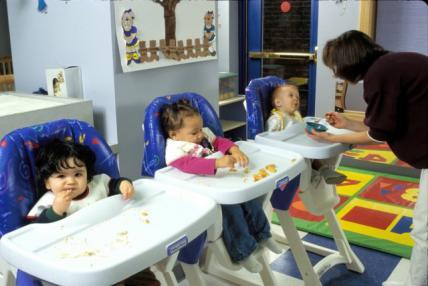 Primul nivel din sistemul naţional de învăţământ este creşa, pentru micuţii de la patru luni la trei ani. Foto: TOPFoto