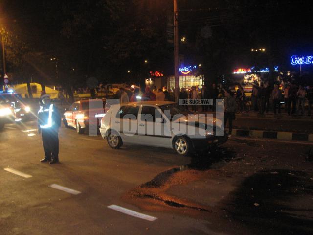 Marţi noapte: Accident în faţă la Carrefour, după ce un şofer a încălecat scuarul dintre benzi