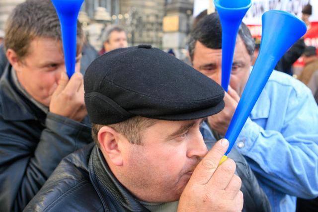 Bugetarii vor picheta sediului Parlamentului în 15 septembrie şi vor face o grevă generală de o zi, în 5 octombrie. Foto: MEDIAFAX