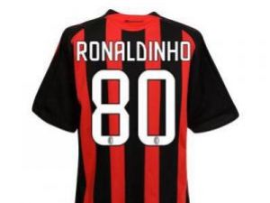Tricoul lui Ronaldinho, vândut la Iaşi