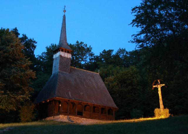 Biserica din Dumbrava Sibiului este supranumită „Capela Sixtină” a bisericilor din lemn. Foto: Ovidiu SOPA