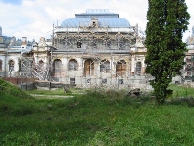 Consiliul Judeţean Suceava intenţionează să aloce fonduri pentru refacerea faţadei Cazinoului din Vatra Dornei