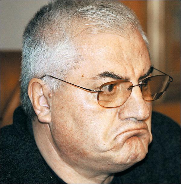 Dumitru Dragomir ameninţă că nu va face nici o concesie celor de la Pandurii