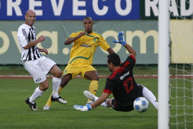 William Gerlem, de la FC Vaslui, înscrie un gol în meciul cu CS FC Astra Ploieşti. Foto: LIVIU CHIRICA / MEDIAFAX FOTO
