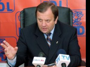 Gheorghe Flutur: „Reprezentanţii  partidelor s-au baricadat în cabinetele din Parlament şi au pierdut legătura cu populaţia”