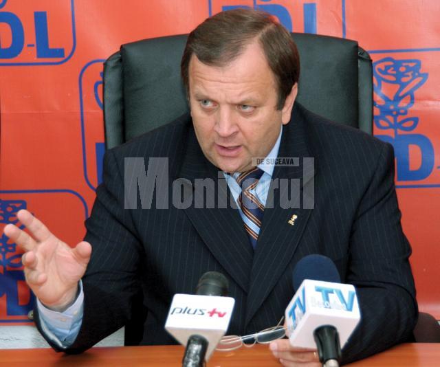 Gheorghe Flutur: „Reprezentanţii  partidelor s-au baricadat în cabinetele din Parlament şi au pierdut legătura cu populaţia”