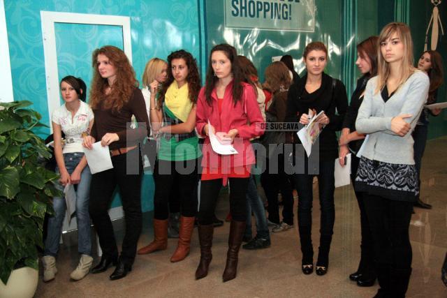 Zeci de tinere sucevence, s-au prezentat sâmbătă la preselecţia concursului „Next Generation Models 2009”