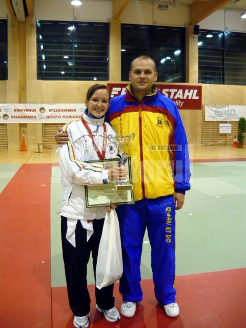 Ştefana Bălineanu, alături de instructorul Ovidiu Zegrea