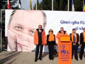 Debut: Lungu a dat startul campaniei lui Traian Băsescu în Piaţa Drapelului