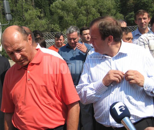 Vacanţă activă: Flutur şi-a luat concediu de la Consiliul Judeţean pentru a-i face campanie lui Băsescu