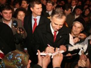 Campanie: Geoană vrea să câştige alegerile după „pârjolul portocaliu” de la Suceava, Botoşani şi Neamţ