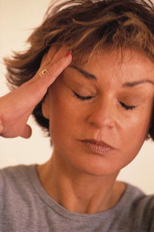 Persoanele care suferă de migrene cronice duc o viaţă foarte grea. Foto: ZEFA